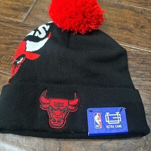 Black and Red Chicago Bulls NBA Beanie with Pom‎ NWT